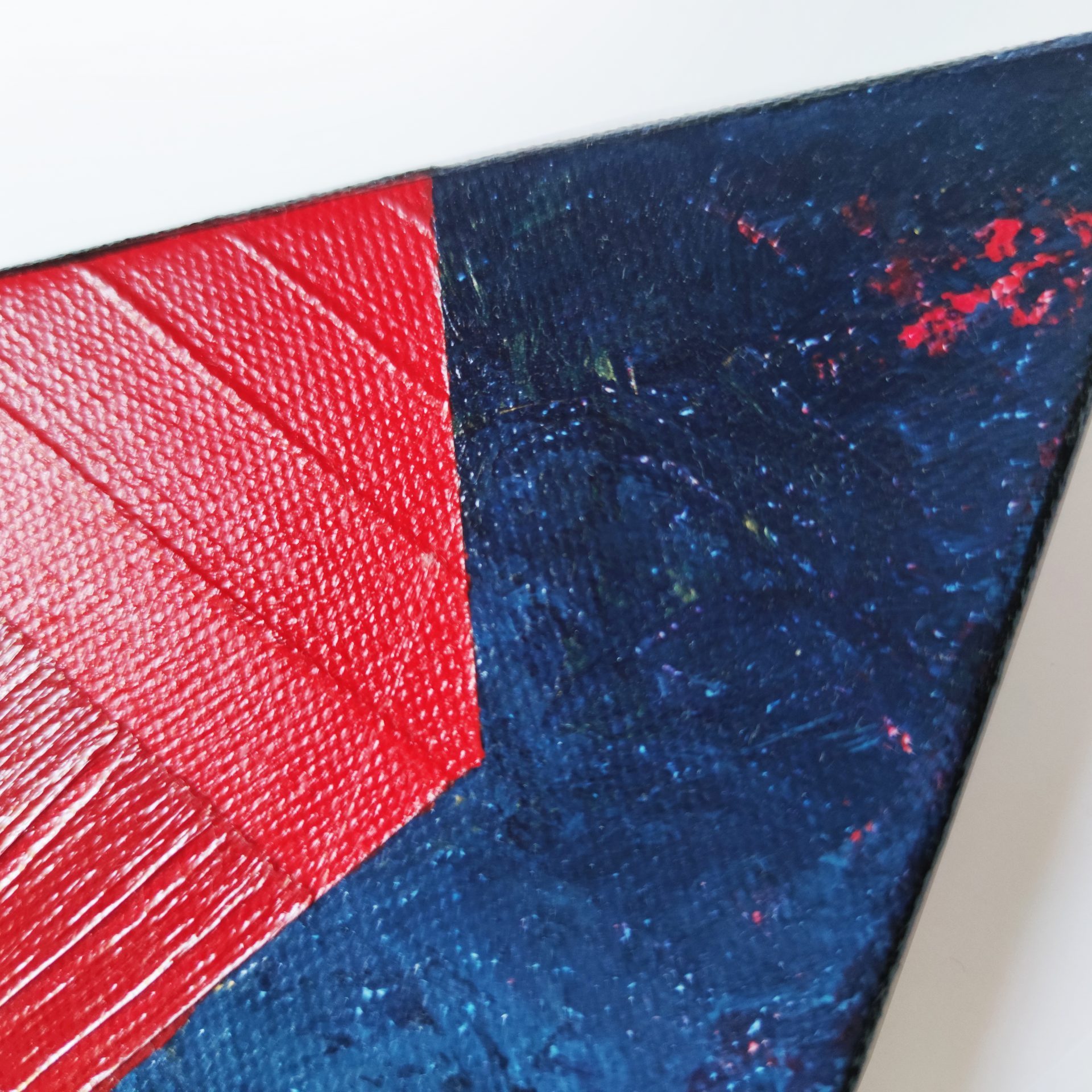 Podział w trójkącie, DEEP, detal obrazu