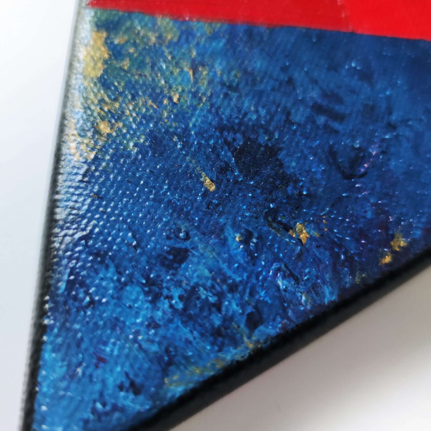 Podział w trójkącie, DEEP, detal obrazu