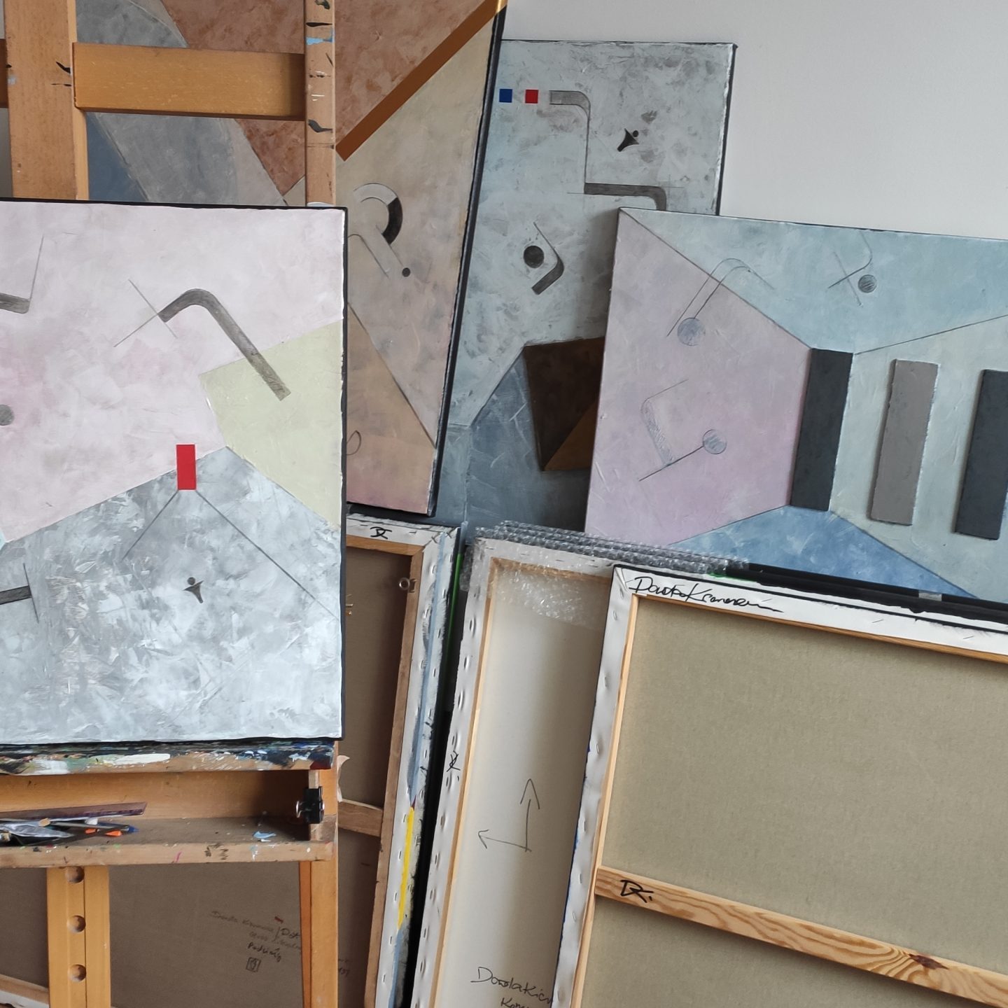 Podział z czerwonym otworem