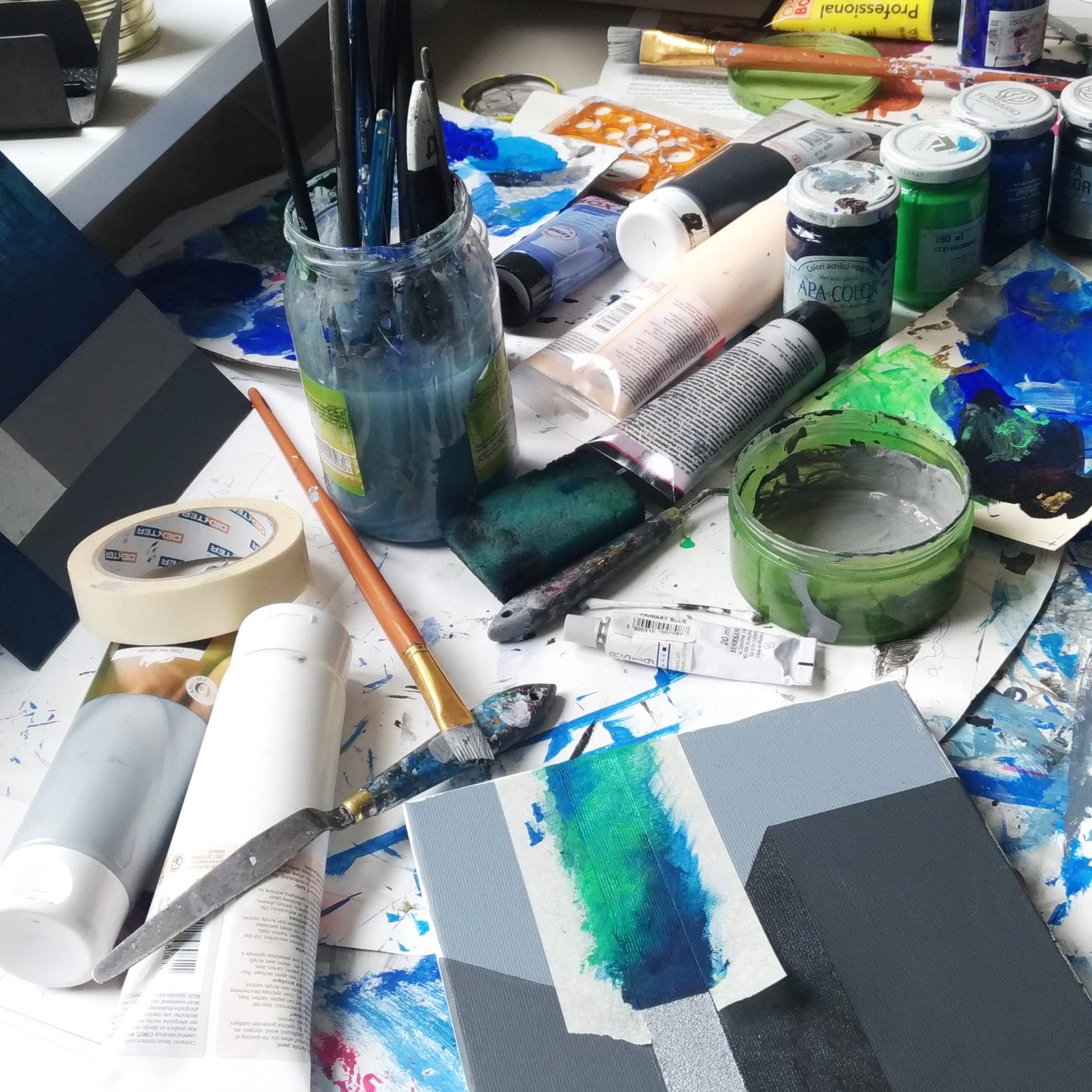 Miniatura malarska, szara z zielonym i srebrnym pasem, 20 x 20 cm