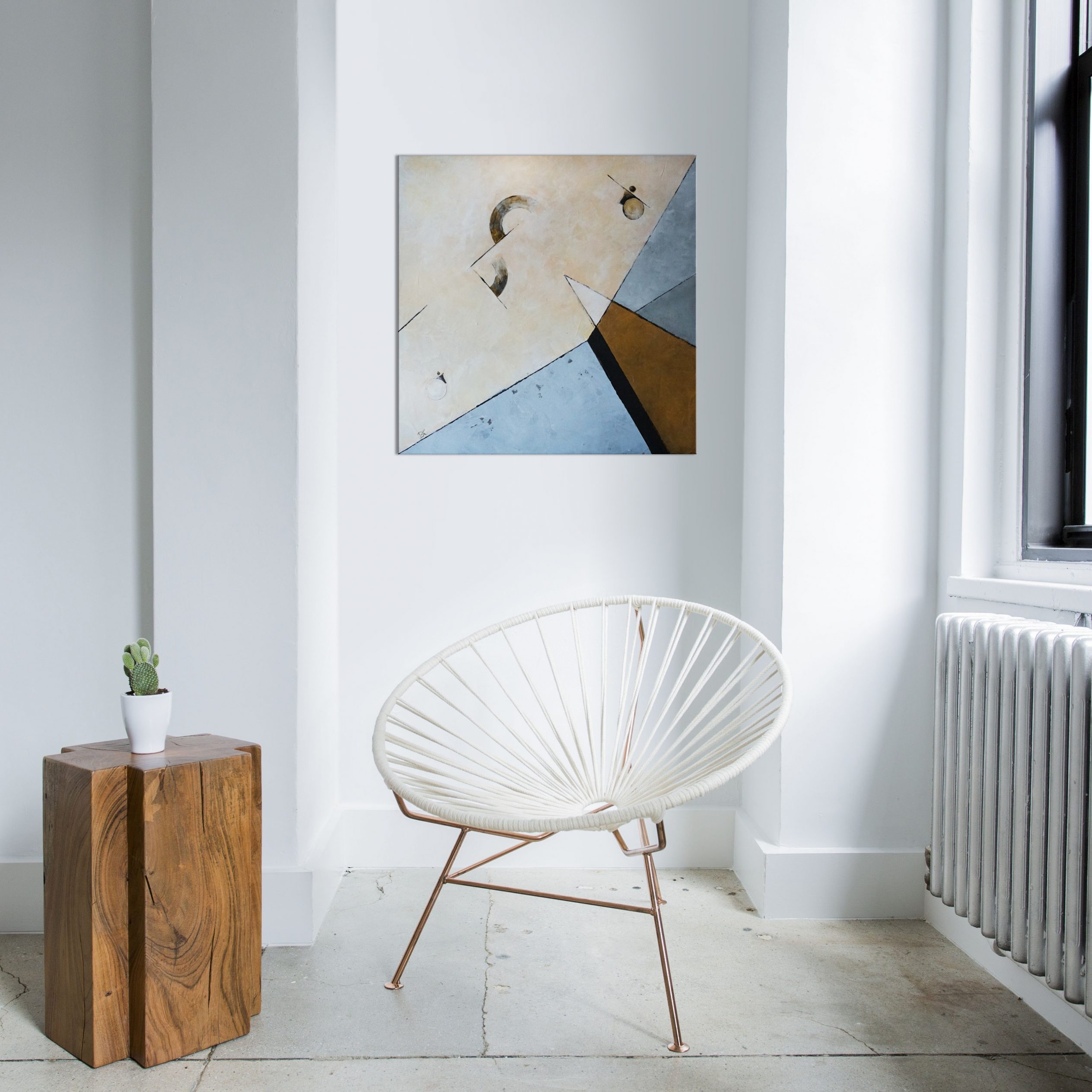 Obraz na płótnie, białe na czarnym z białym trojkatem 50x50, wizualizacja we wnetrzu