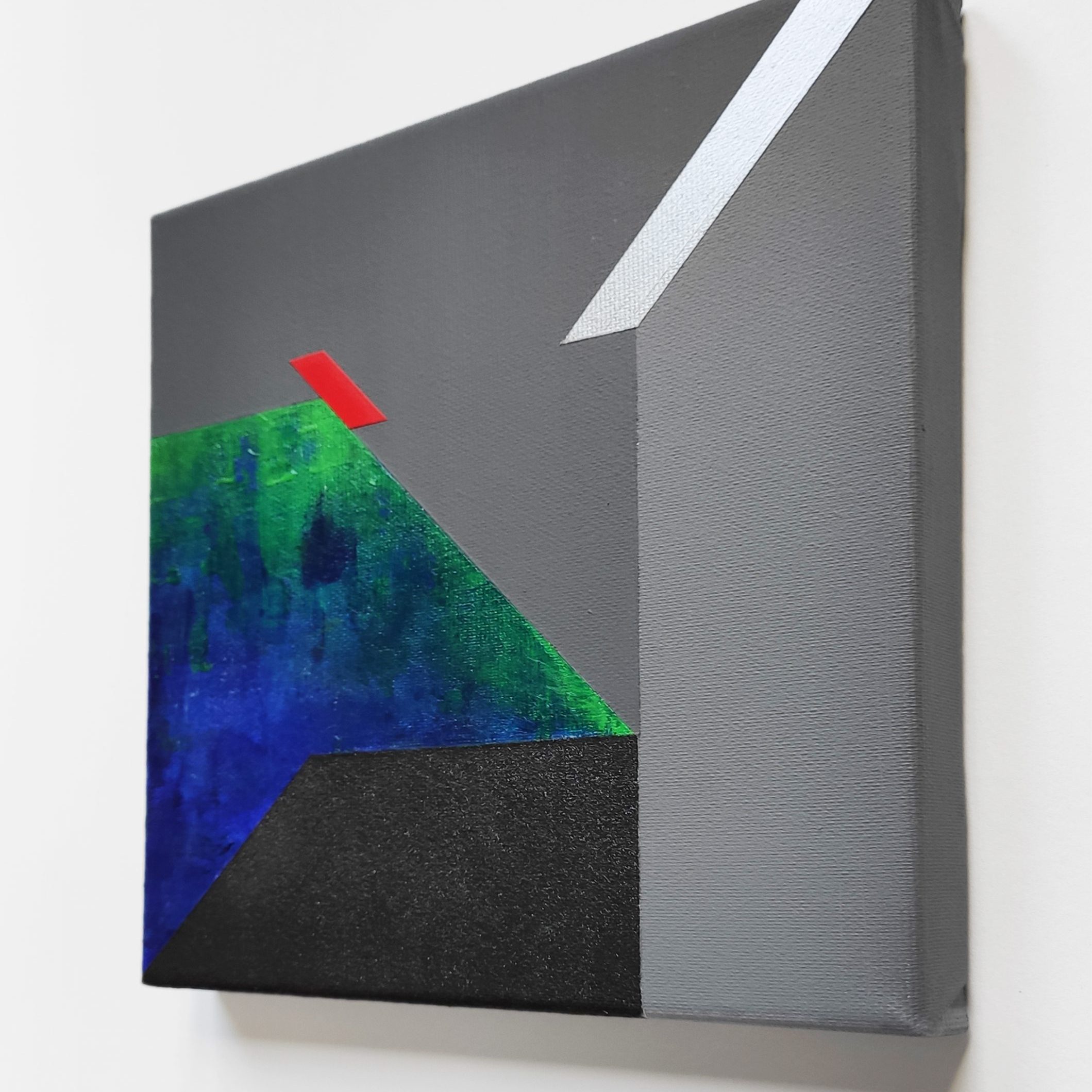 Szary obraz z czerwonym paskiem, 20 x 20 cm